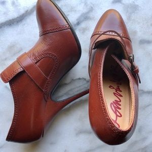 🍁LANVIN COGNAC STILETTO SLIP ON “WINGTIPS”🍁